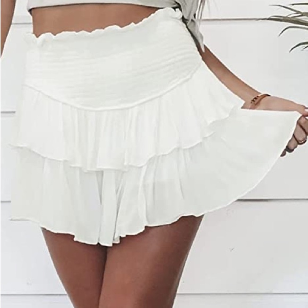 Eesome Cream Ruffled Skirt